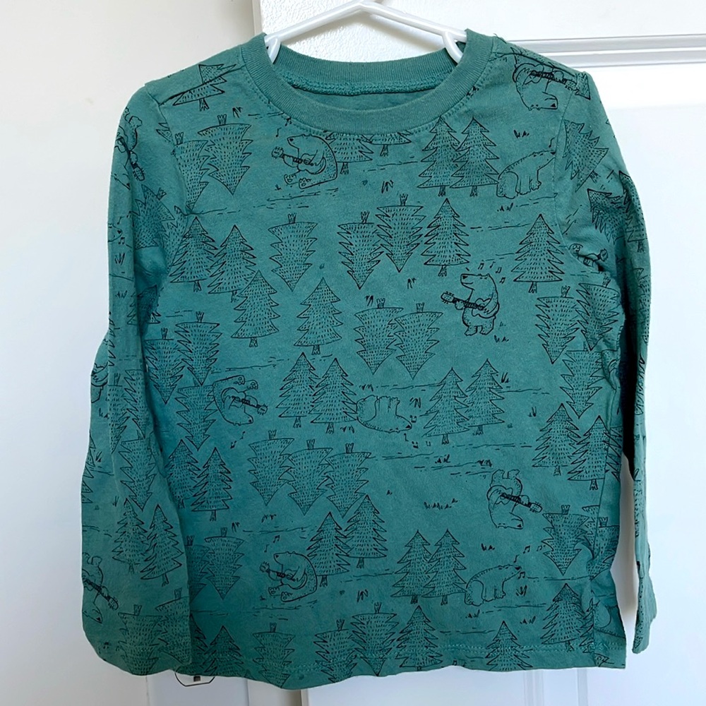 3/$10 Old Navy Boys Forest Long Sleeve Tshirt 5T